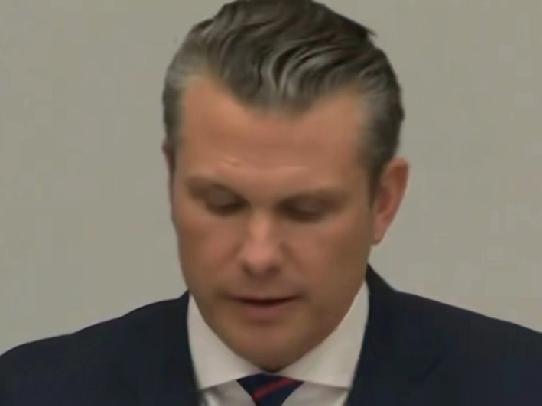 一个商人总统加一个排级国防部长，却领导着全世界最强大军事组织美国军队，真是滑天下