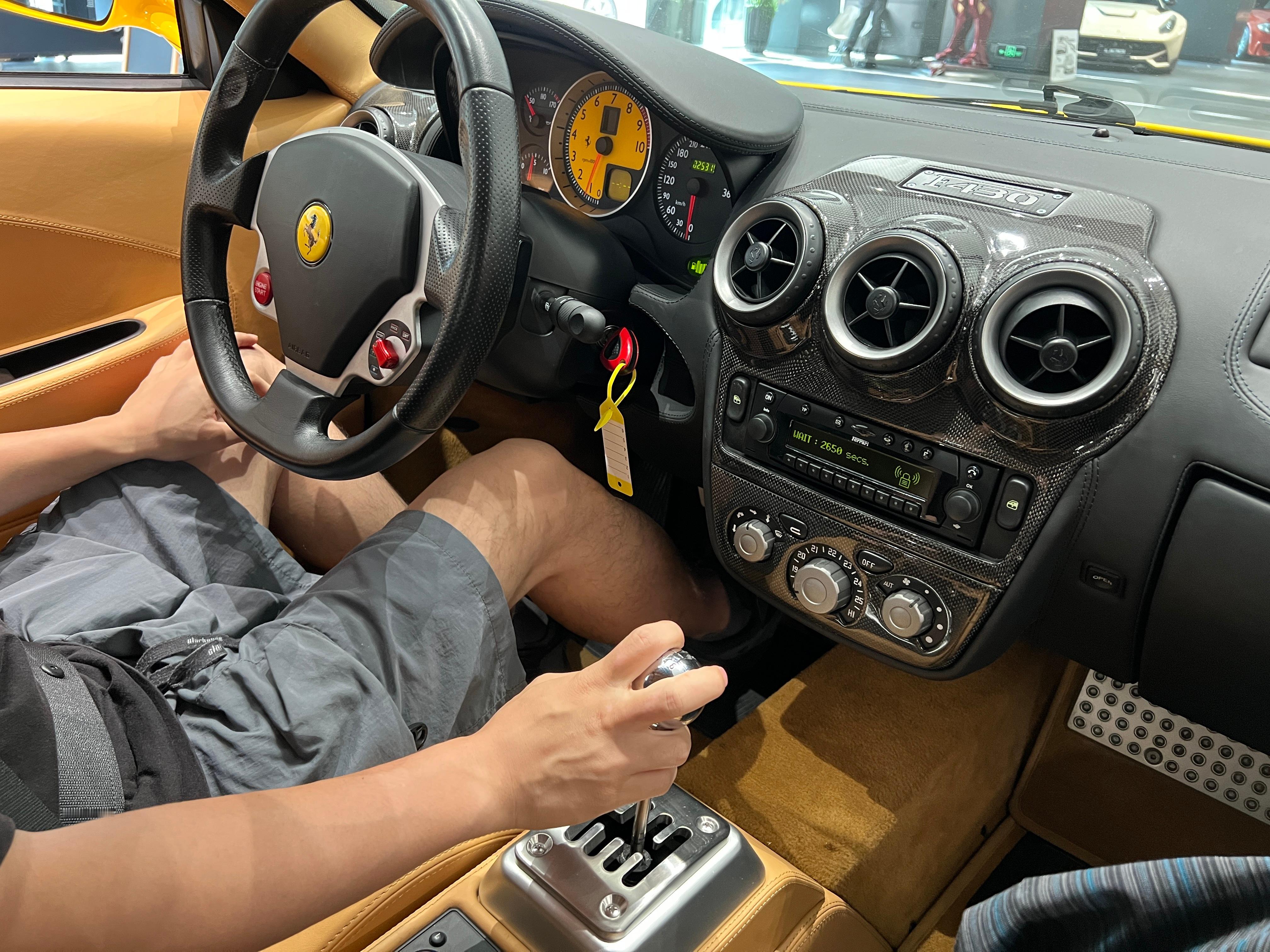这腿不错😘​​​
