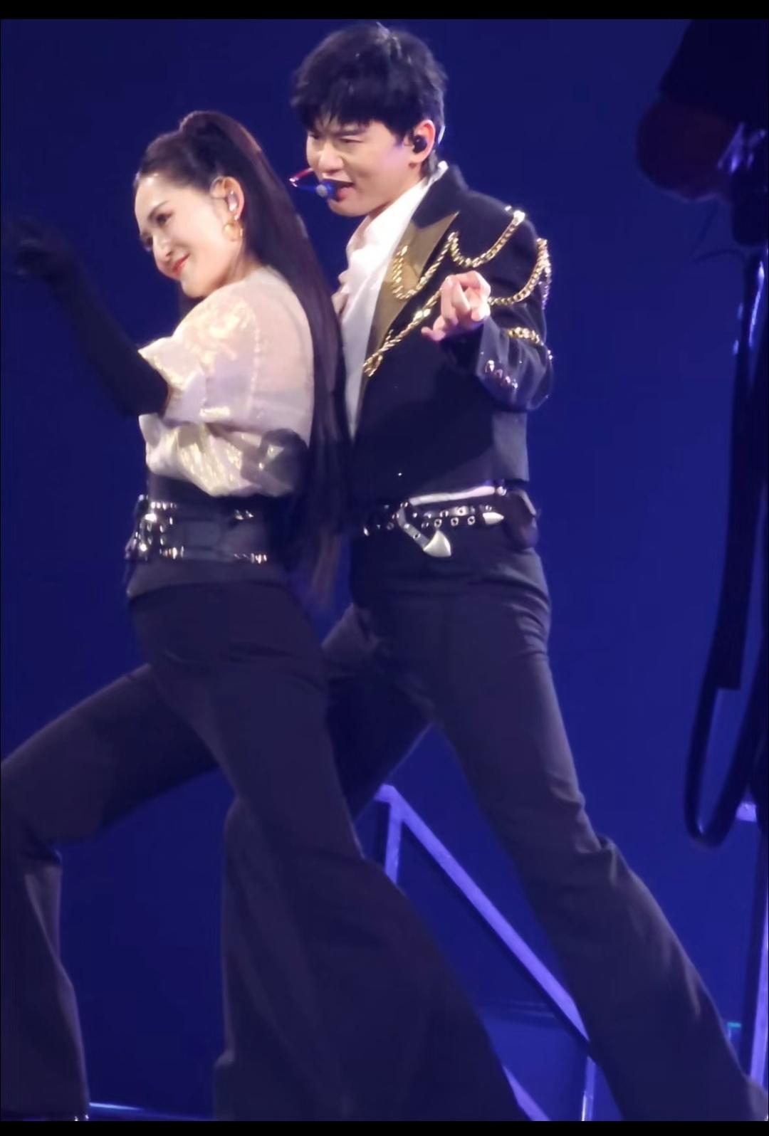 看了这个造型，感觉谢娜能配上张杰了。