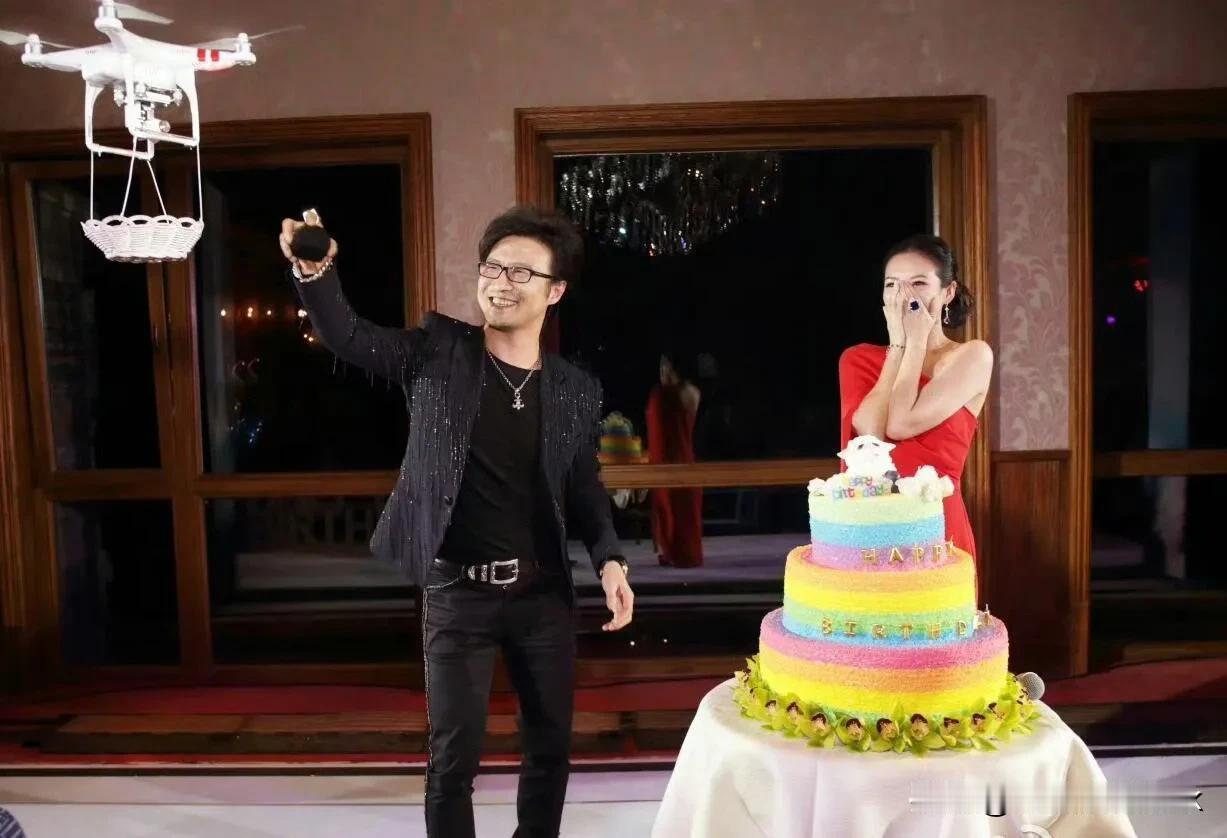 汪峰也是会见人下菜碟的，难怪可以三婚天注定[捂脸哭]对章子怡，就是彩虹蛋糕，无