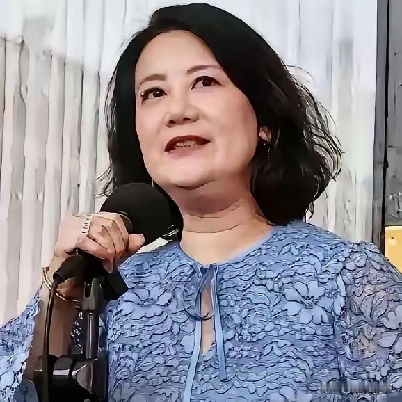 吴思瑶这样一个民进党女人，是一个狂妄到极的女人高金素梅被带走调查，罗智强当场