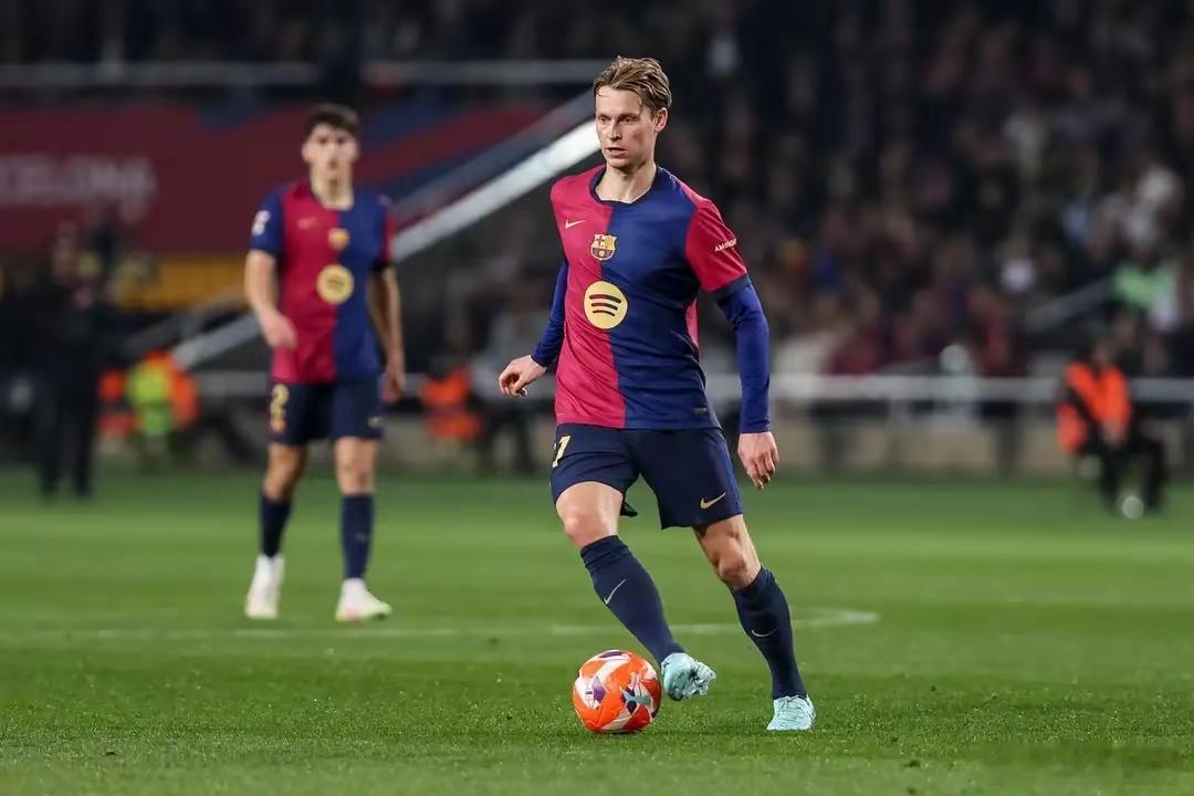 【弗兰基-德容：莱万复出巴萨肯定更强大，他过去15-20年一直在进球】，莱万复出