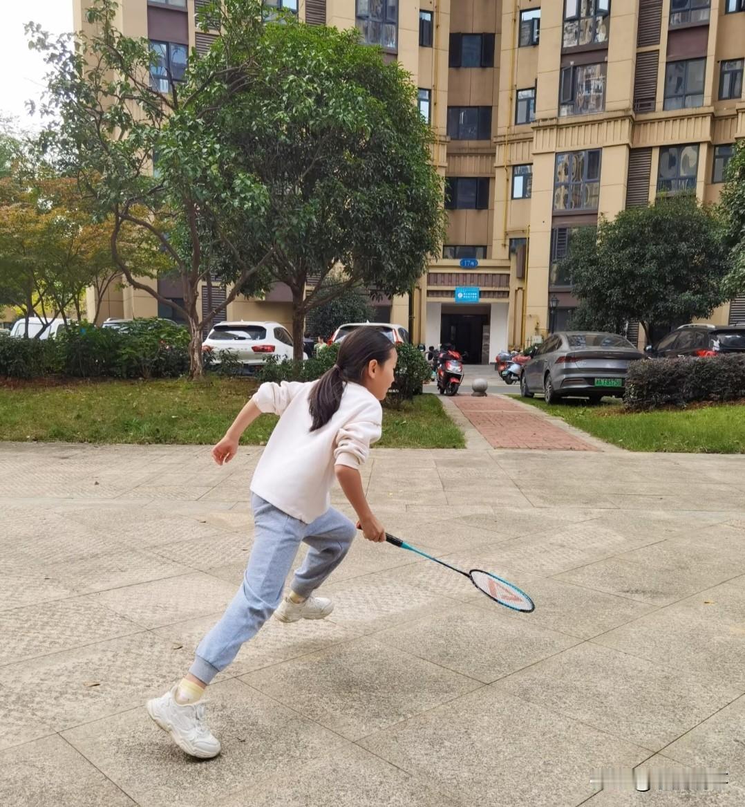 真别天天躺着不动，人真能待得没一点精气神。总觉得坐着歇着最舒服，不用费劲