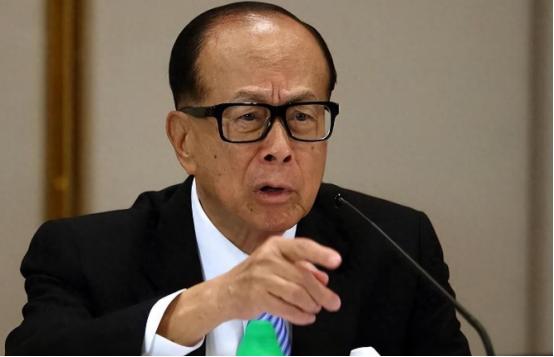 李嘉诚1100亿清仓英国电网，巴拿马强抢港口搬石砸脚，投资时代迎巨变