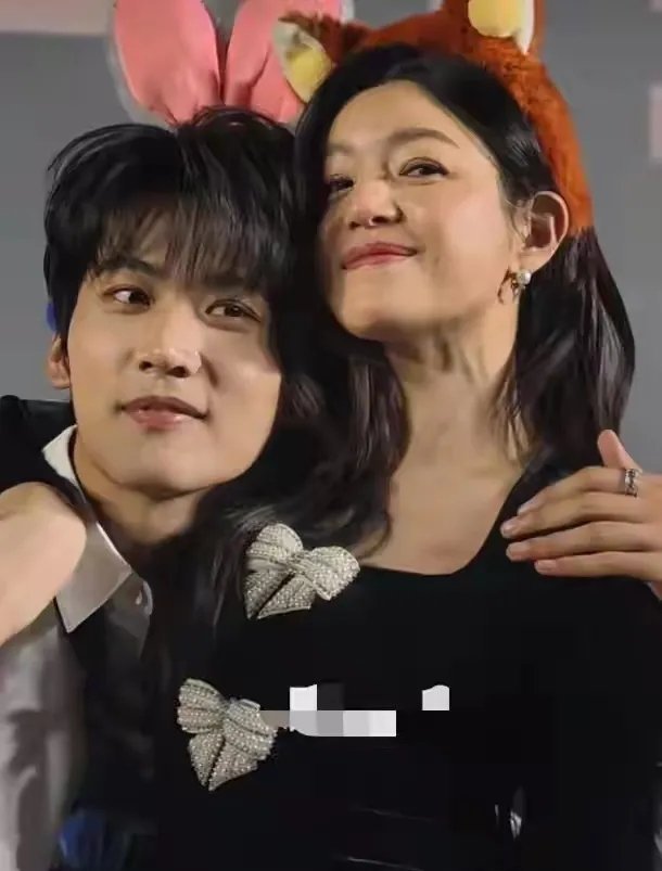 陈妍希这么做太不体面了吧？离婚后拍姐弟恋偶像剧就算了，新剧播出蹭前夫热度也算了，