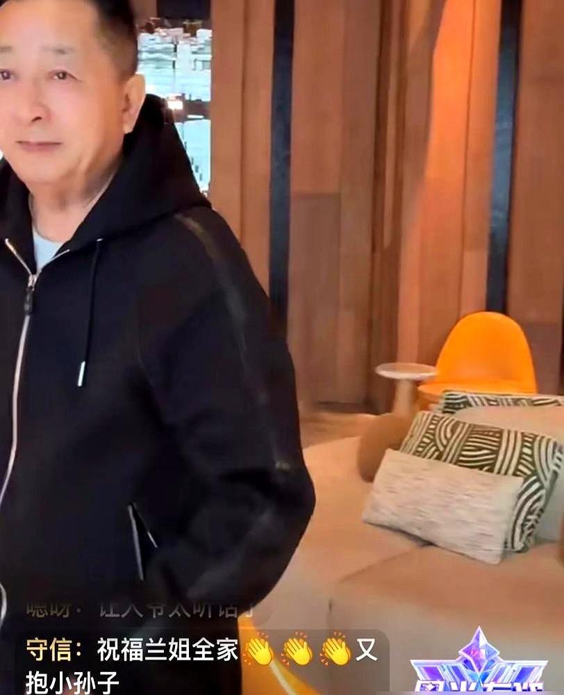 后面排着去！张兰在医美诊所大厅指着正往队伍前头挤的前夫汪则翰，嗓门震得大理石地板