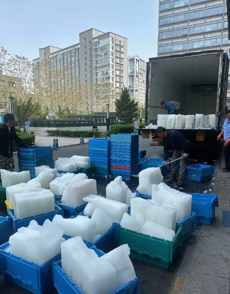 我是万万没想到！高温天气，救活了一批小微企业！目前制冰小厂子，生意火爆的