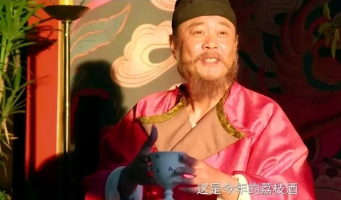 长安的荔枝里何刺史这官做的也太惬意了。岭南，蛮夷之地，天高皇帝远，这地界何刺史