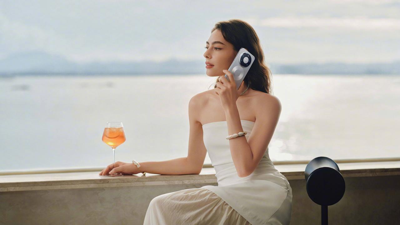 上个月跟驴友组队穿越浙西野山，三天两夜没见过正经电源，同行的朋友手机第二天就濒临