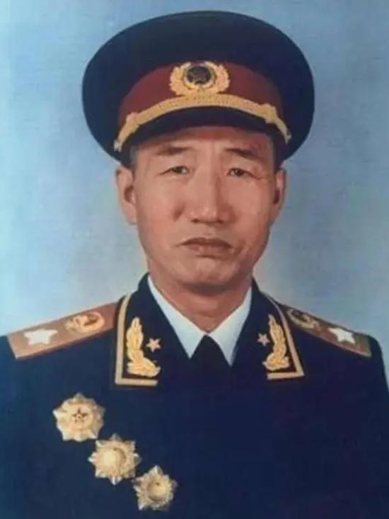 共和国十大元帅里，其实有一位元帅曾在战场上出现过失误，但毛主席却没有责怪他，他还
