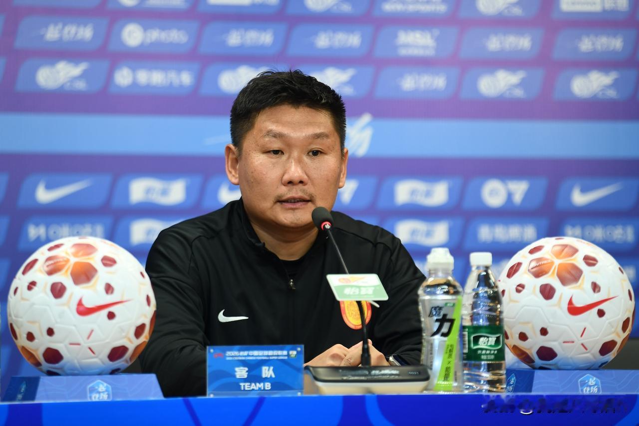 刘建业执教的重庆铜梁龙，在中超联赛八轮比赛过后，取得五胜三平，保持不败，排名积分