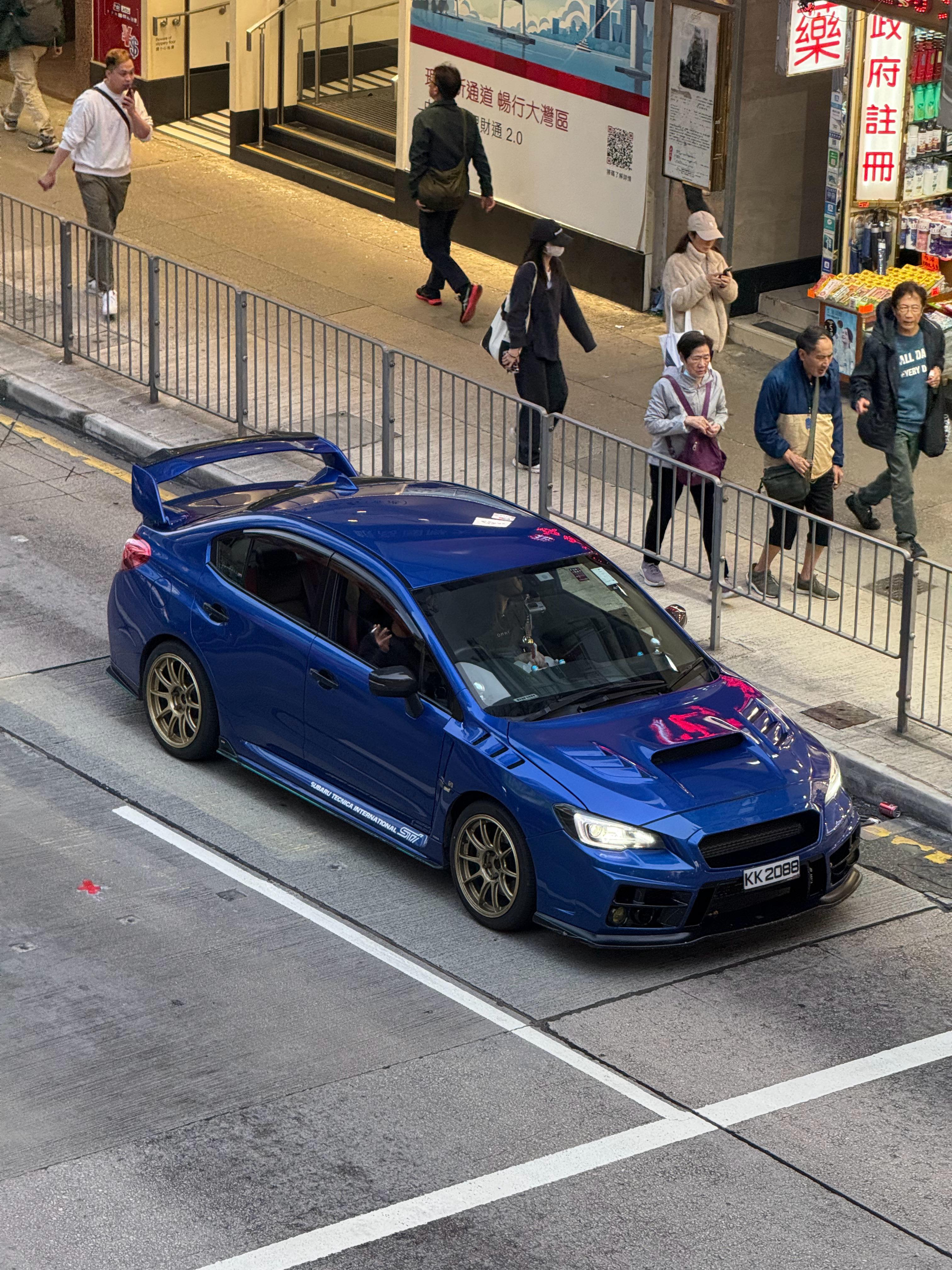 看完2025年的手机热搜榜真是感慨万千！以前总觉得高端机是苹果三星的天下，现在回