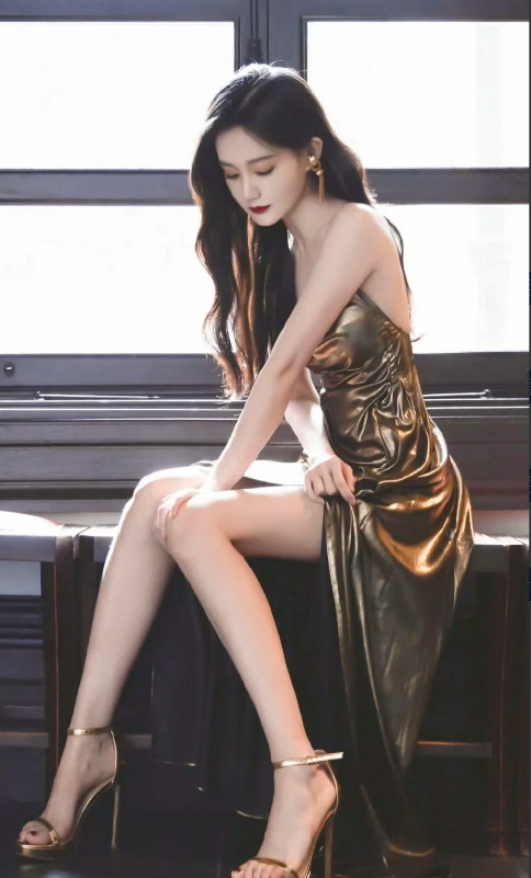 杨紫怕不火没戏拍，可李一桐不怕，她背后可以说是：豪无人性”，太豪了。李一桐这