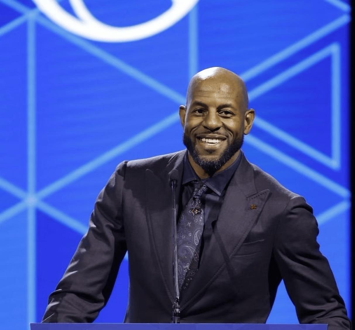 勇士球迷看过来！有消息称，科尔若离开，伊戈达拉有望成为勇士新帅。伊戈达拉是勇士体