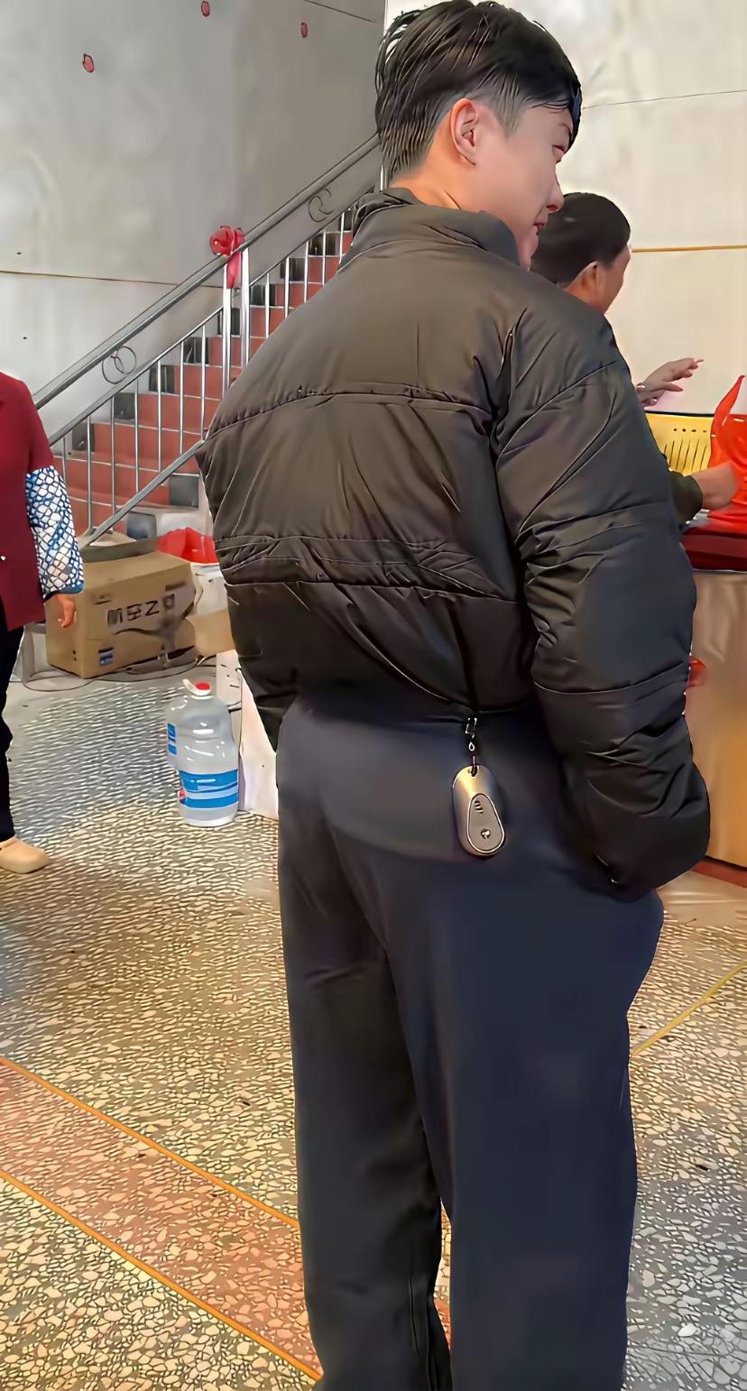 过年一回家就得瑟，车钥匙挂在最显眼处，是不是全国都这样的？过年过年回家过年不