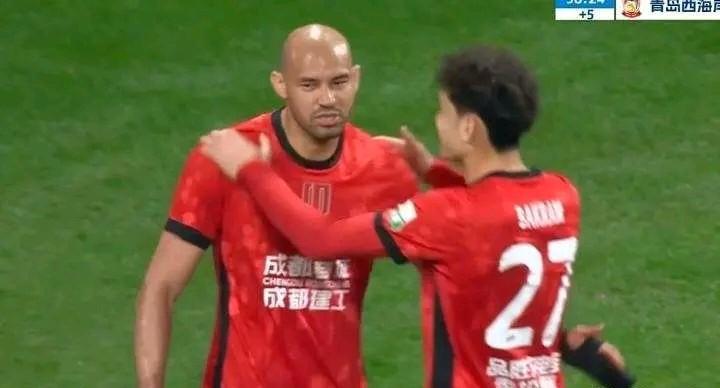 中超进入大结局：成都蓉城夺冠倒计时！随着成都蓉城5-1横扫青岛西海岸，个人认为