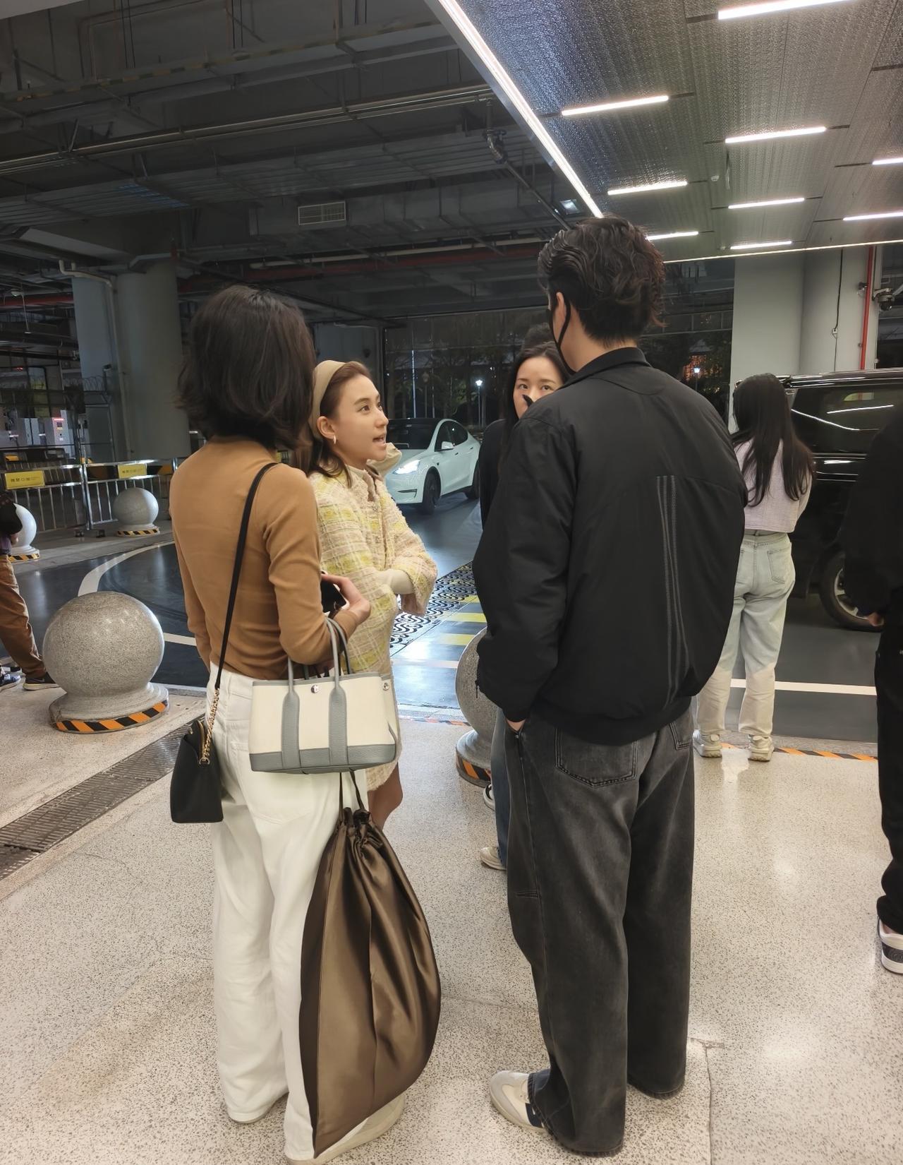 你看窦骁在何家当了这么久女婿，最狠的一招是什么？不是多会赚钱，也不是多帅。是