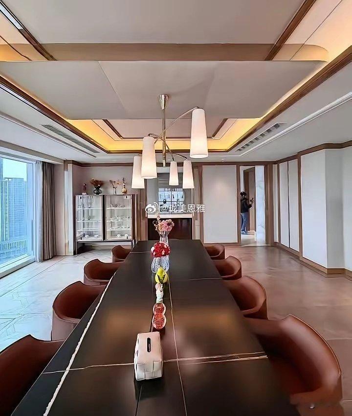 这是景甜要出售的460平户型的上海黄浦湾的房子当时2020年景甜是花了1.38亿才买到的​​​​