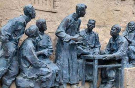 1949年，地下党黄旭潜入警察局档案室，偷偷拿走了17份特务资料，谁知第二天就被