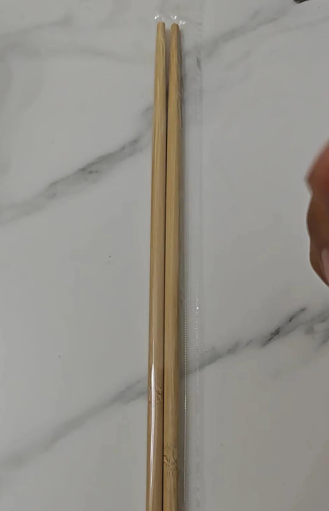 胖东来的免费一次性筷子，是我用过质量最好的一次性筷子，我甚至都会用完带回去重复长