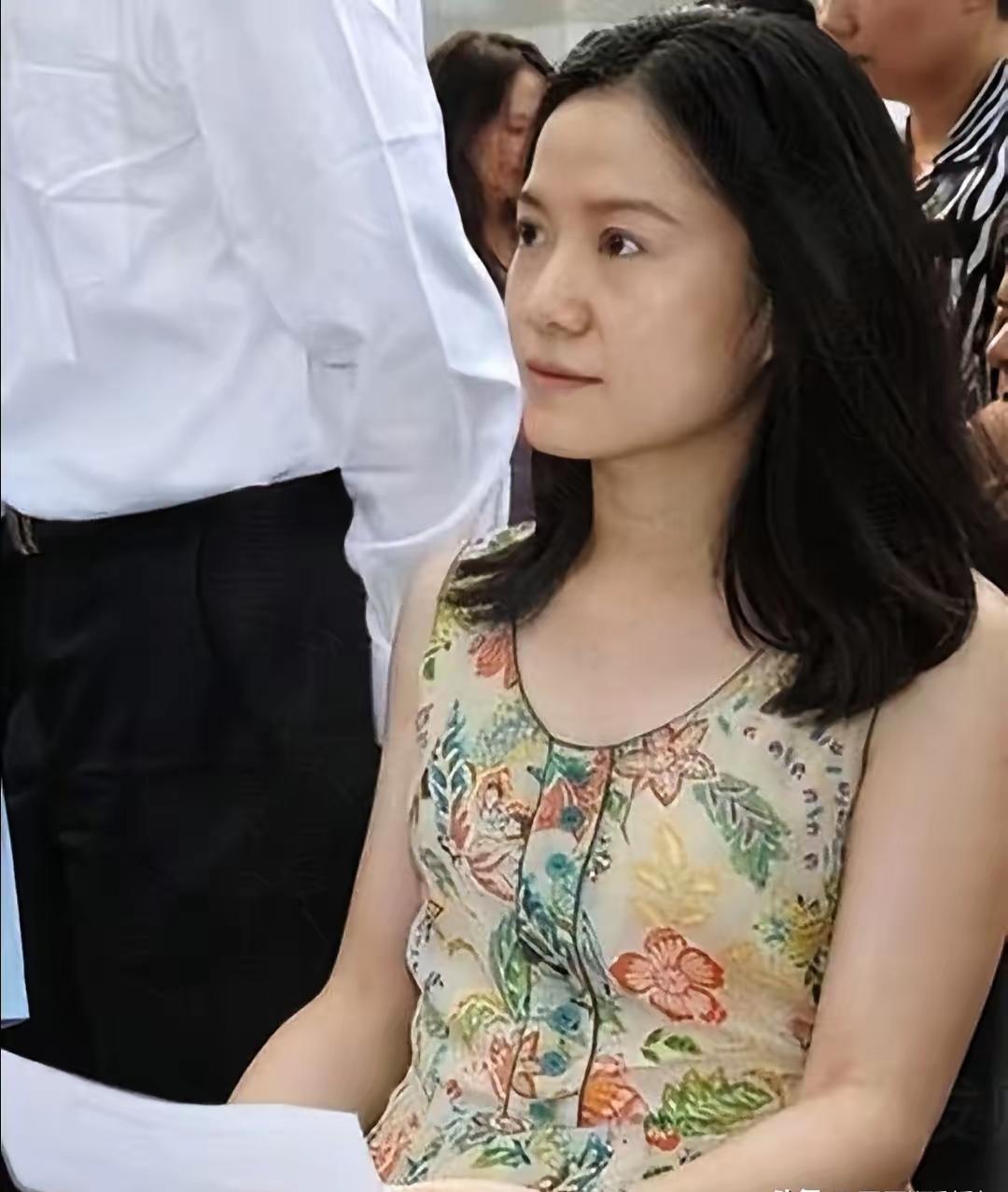 谁还在盯着“杨振宁遗孀”的标签看？翁帆用剑桥的邀请函，狠狠证明了自己的学术分