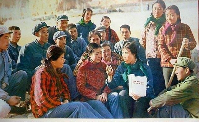 1980年，33岁的郭凤莲被叫进大寨党支部办公室，上级来人念了一份调令：免去大寨
