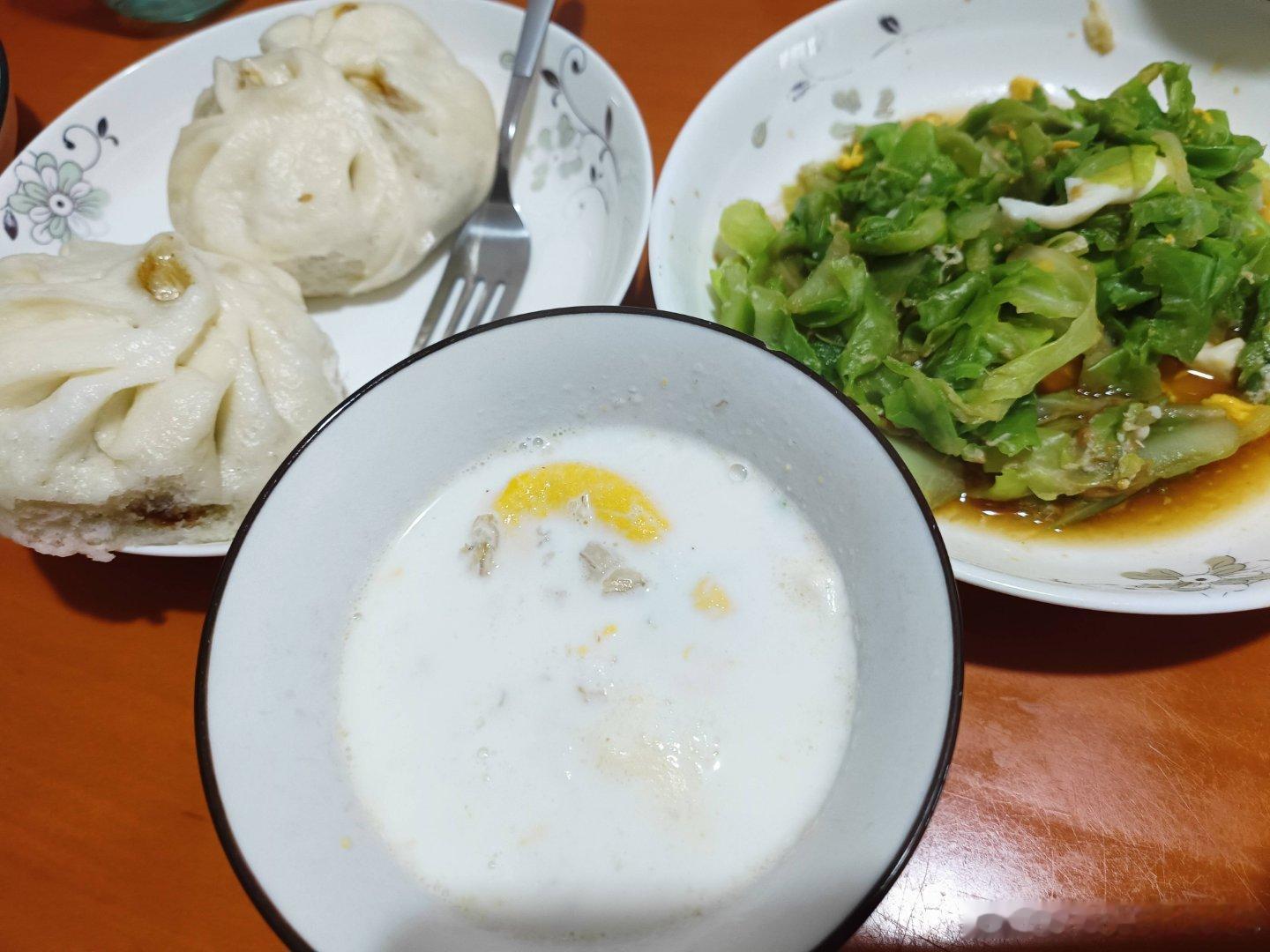 今日大家的早餐基本上都是色香味营养俱全的，给大家点赞[点赞][点赞][