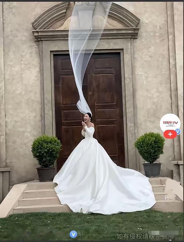 拍婚纱照这事，哪个姑娘不是提前踩点、挑裙子、试角度，恨不得连笑多高都拿尺子量好？