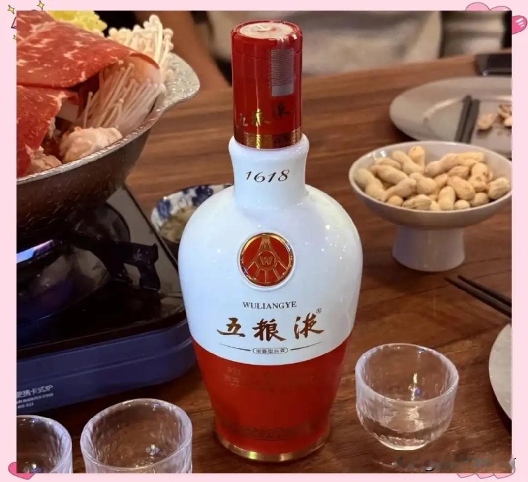 我发现茅台没有五粮液好喝，因为我做个对比。茅台酒喝在嘴里面，仔细地品味，我发现5