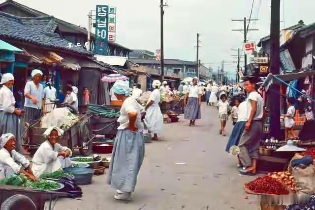 1961年，那个后来被称为“汉江奇迹”的地方，人均GDP只有几十美元，比印度还穷