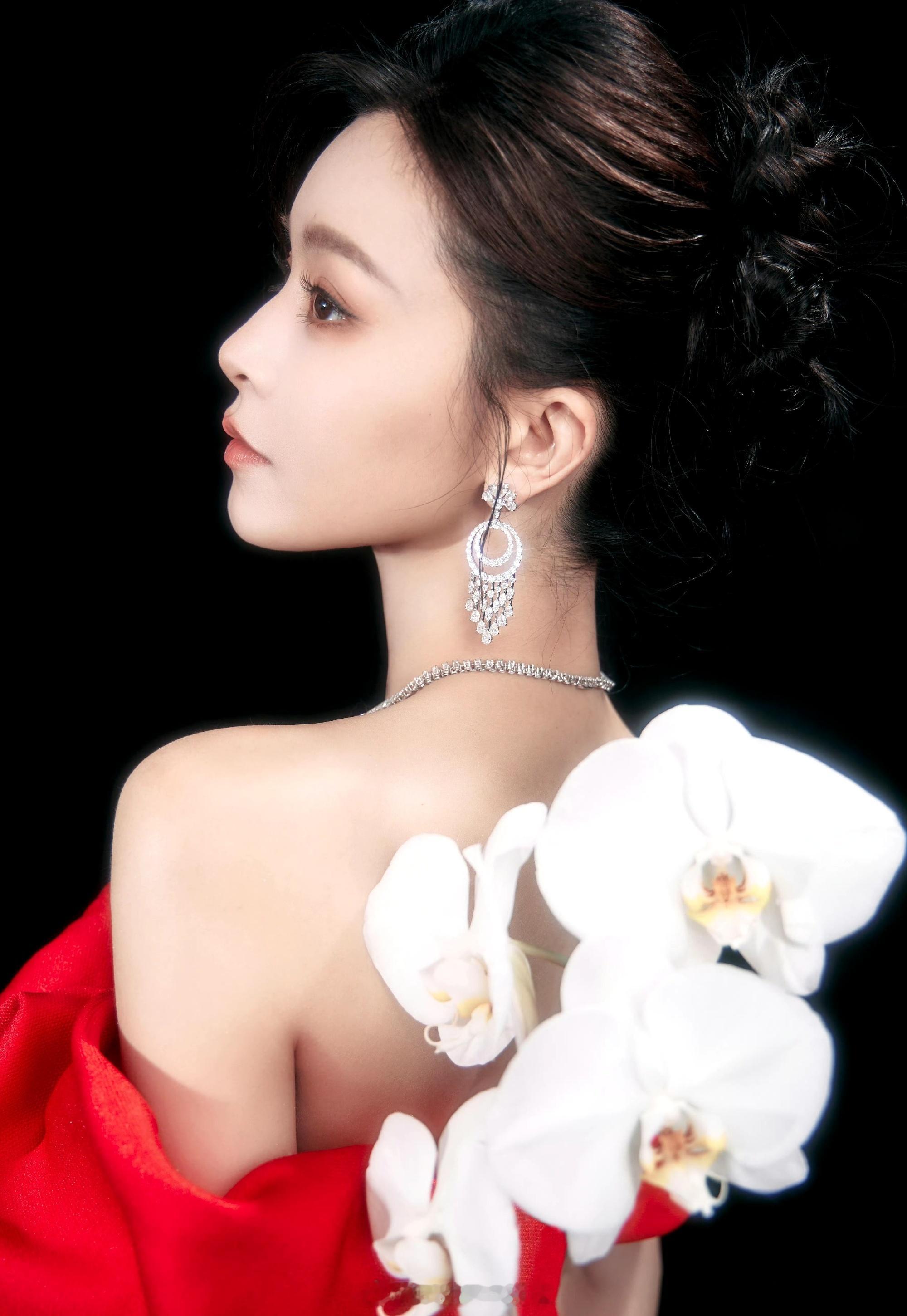 文咏珊白雪红衣唯美浪漫