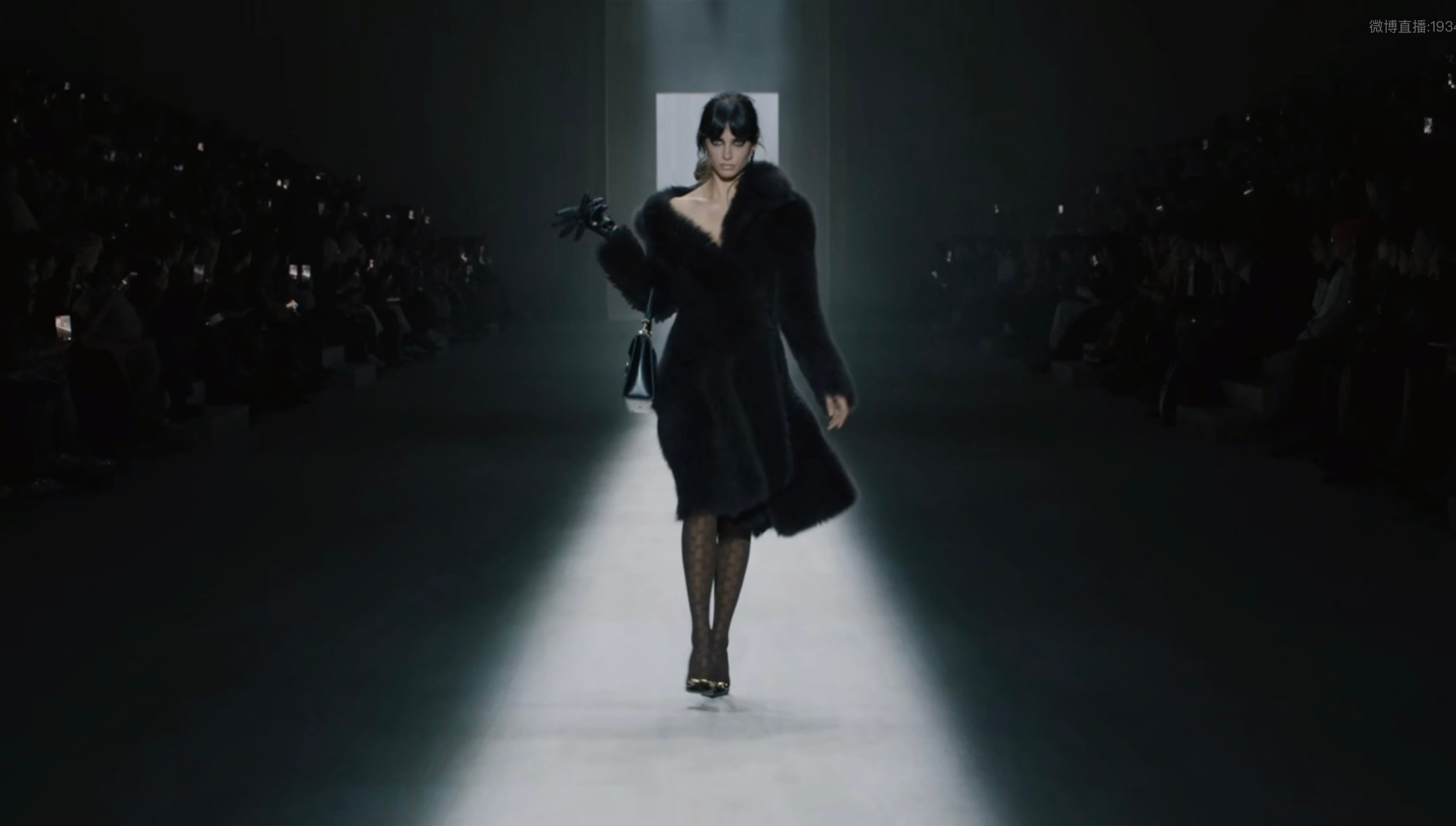 Gucci大秀Demna用一场沉浸式大秀交出他在Gucci的首个时装秀成绩单！