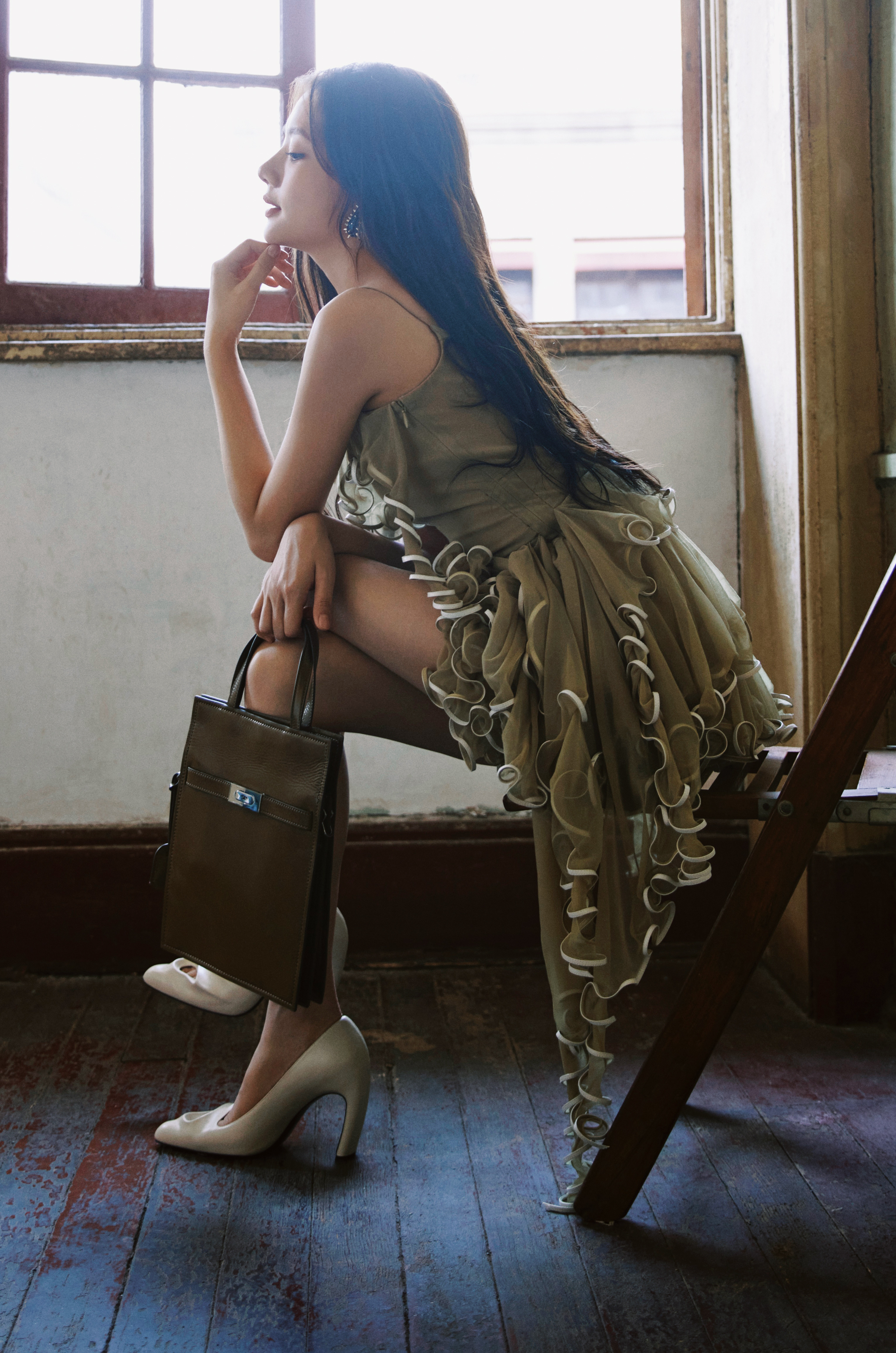 任敏：绿意纱裙，甜酷时尚