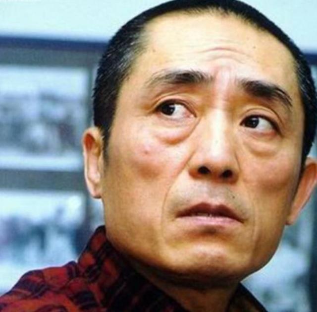 1987年，张艺谋筹拍《红高粱》，花了四万块钱，请当地农民种100亩红高粱，并且