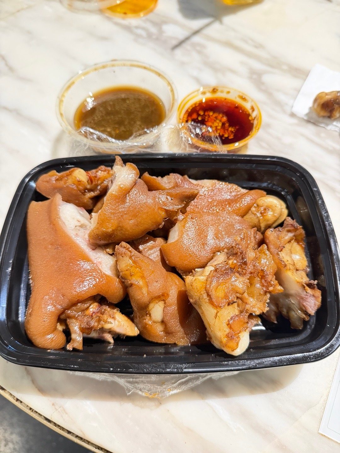 一个人的午餐。爱吃大猪蹄砸[大笑][大笑][大笑]南京和合肥的朋友，应该都爱吃鸭