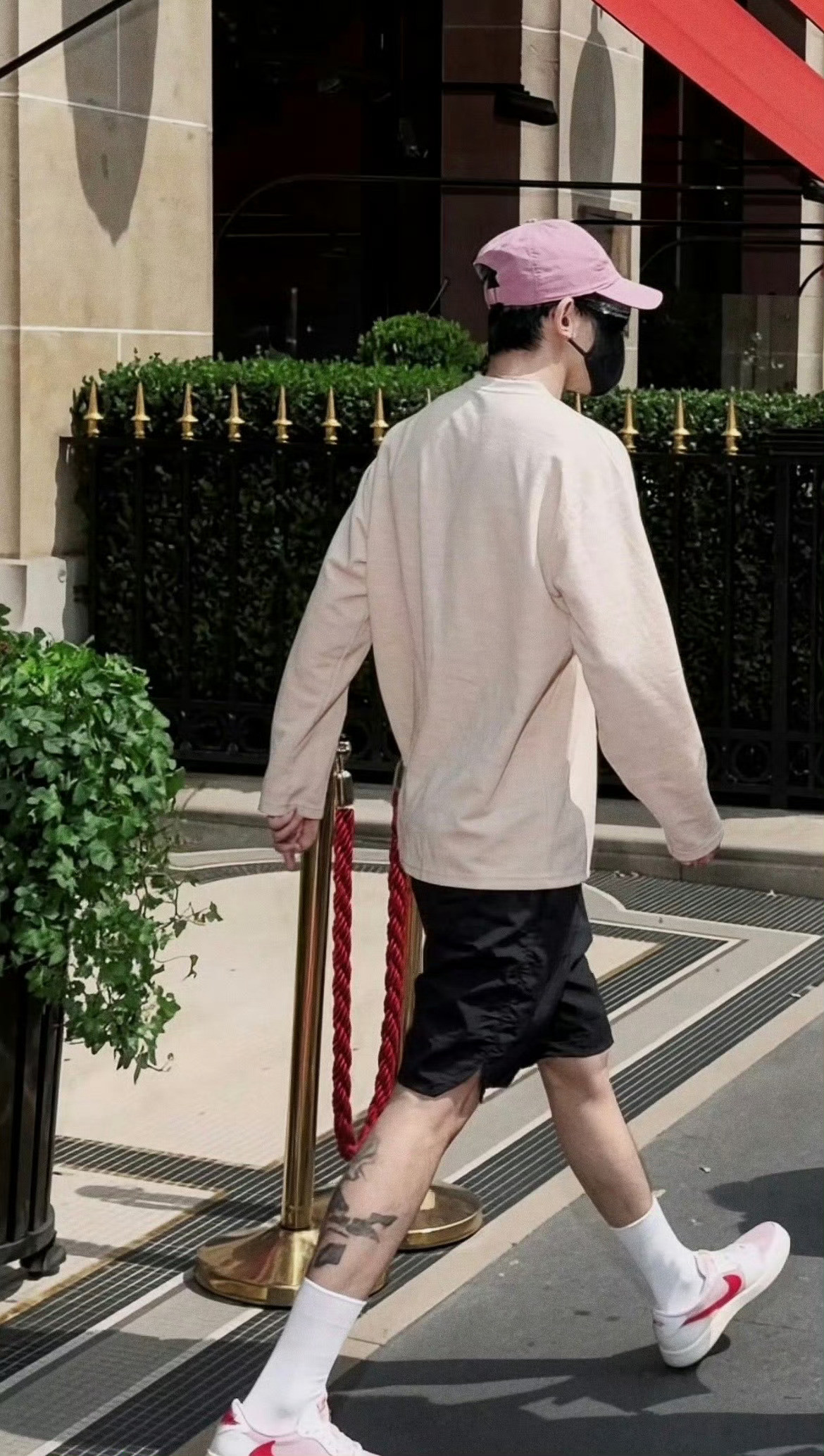 一想到这么帅的男人是我老公，这4嘴就止不住地翘