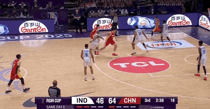 中国男篮vs印度男篮余嘉豪得硬一点，攻防两端得拿出点气势，否则后面打强队真要被针