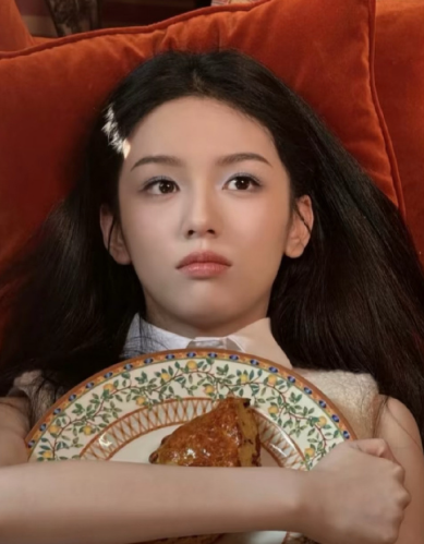 我盯着周也这张伟大的脸看了好几遍，才发现那是阳光，不是发夹。