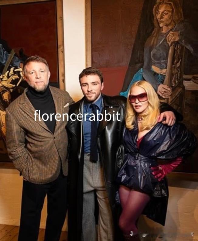 麦当娜和她29岁的小男友看起来非常“惹眼”。67岁的她非但没有接受自己的年龄，反