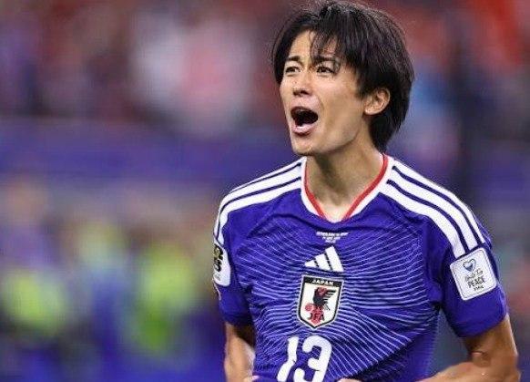 足球世界杯日本突尼斯在本届世界杯首战遭遇重创，面对实力强劲的瑞典以1比5惨败，