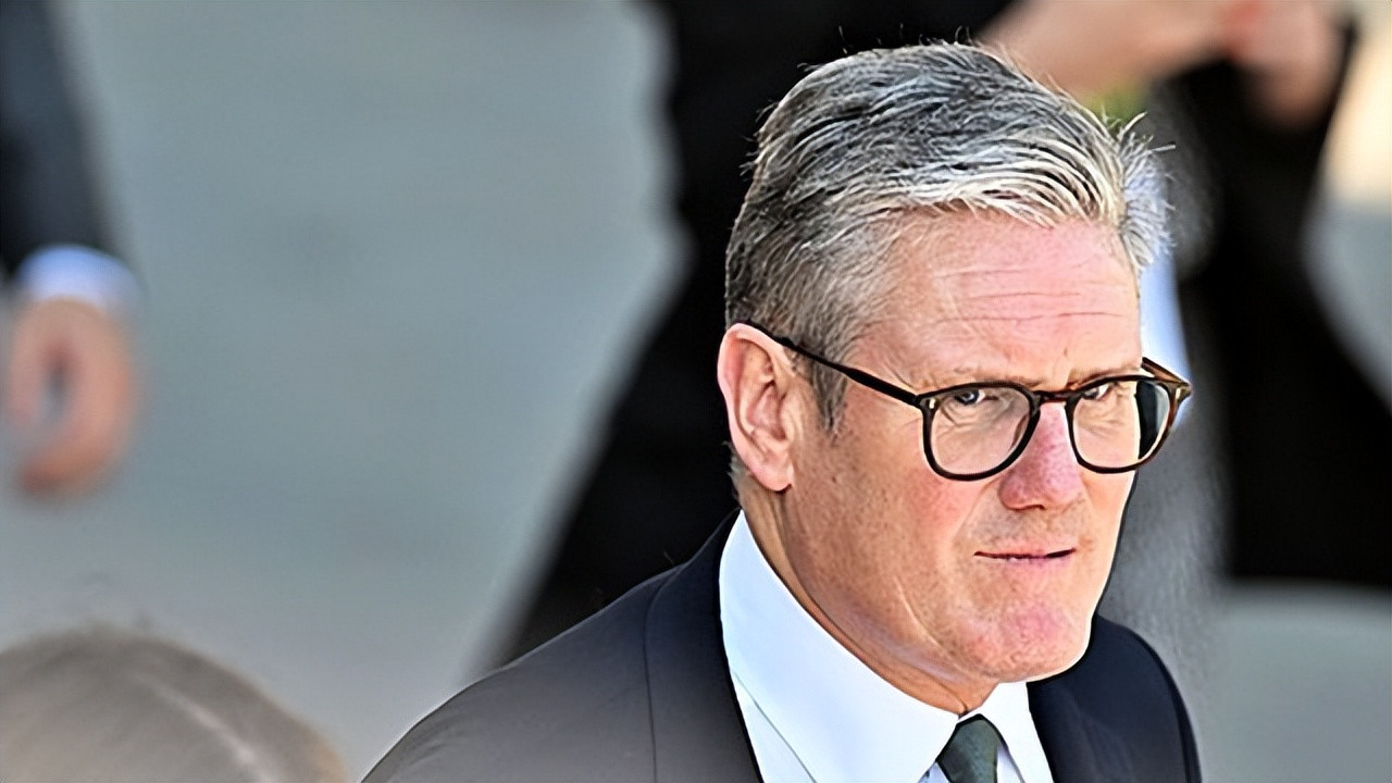 时隔八年访华, 斯塔默拿到中国筹码, 右翼化或成中英最大隐忧?