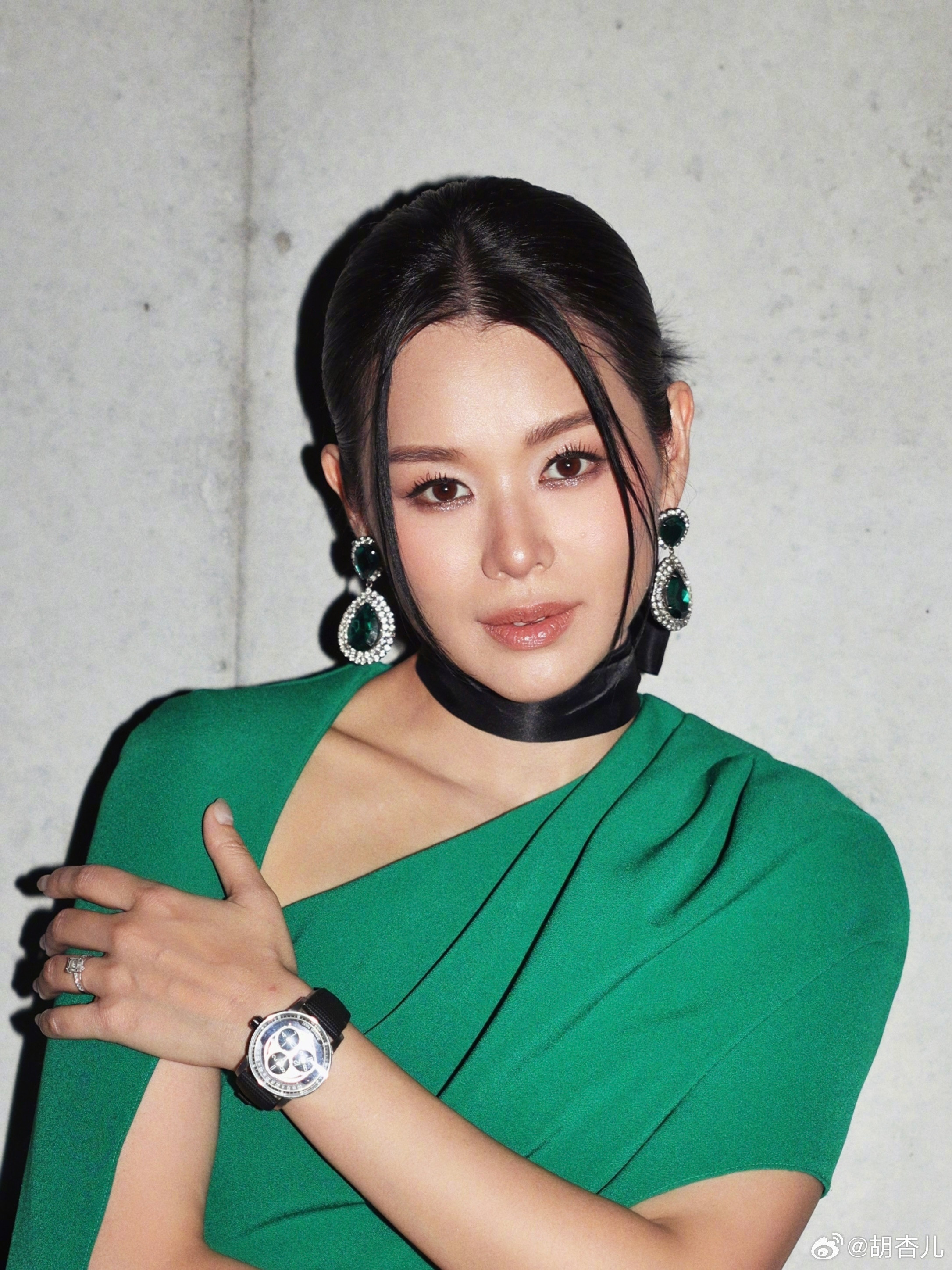 胡杏儿👗绿裙配黑丝​​​