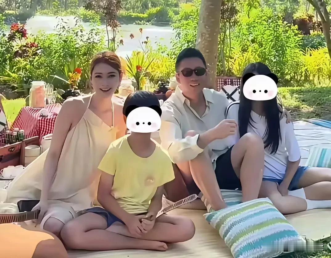 有网友说有啥好秀的一家四口人三个“见不得光”俩娃被打马赛克男主人担心