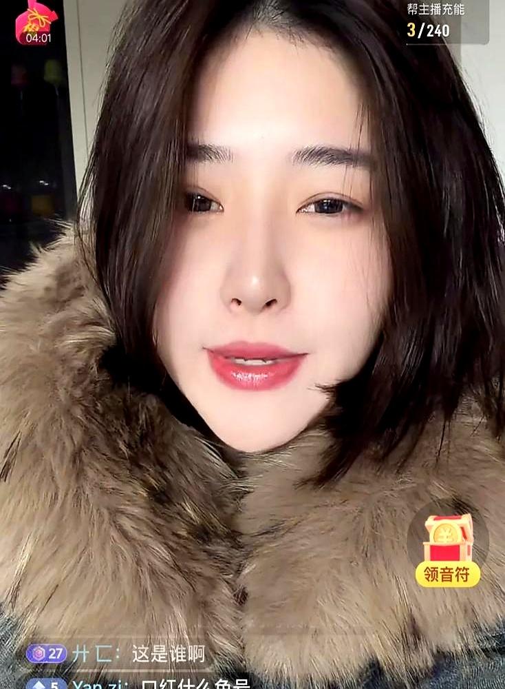 王思聪三年没给亲生女儿半毛钱抚养费，转头就带新女友在日本狂买奢侈品泡温泉。黄