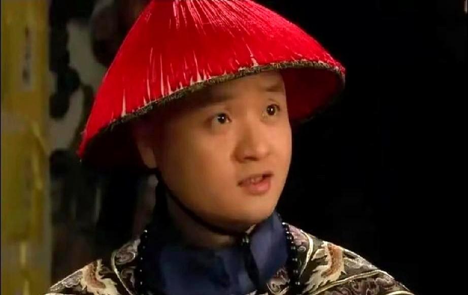 别把卫临想得太忠心，他坚定站队甄嬛，首先是为了活命。他师傅温实初和眉庄那点事