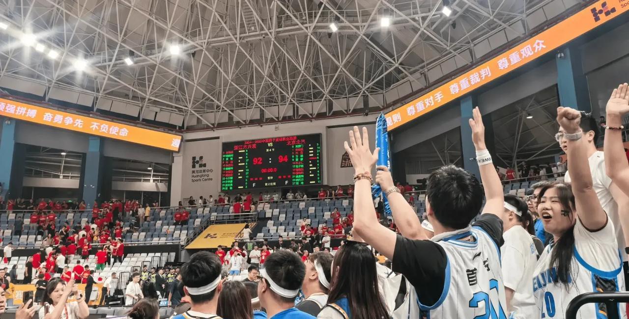 广厦冠军宴定金都交了！结果输球后各回各家，准备去北京打G6，说一句玩笑话，北汽统