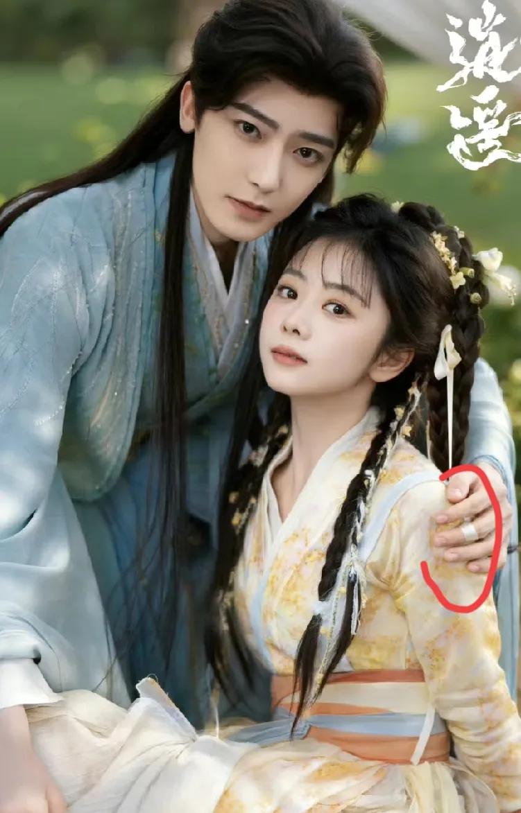 不管怎么逍遥扑不扑，一样喜欢谭松韵侯明昊。就是剧情很像看巴啦啦小魔仙的感觉，特