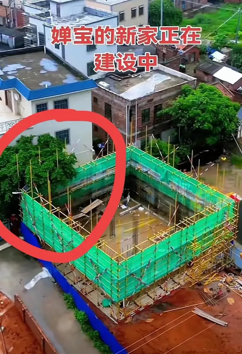 全红婵家新房施工可太波折了。村里给了宅基地，之前的垃圾堆、电线杆问题都顺利解