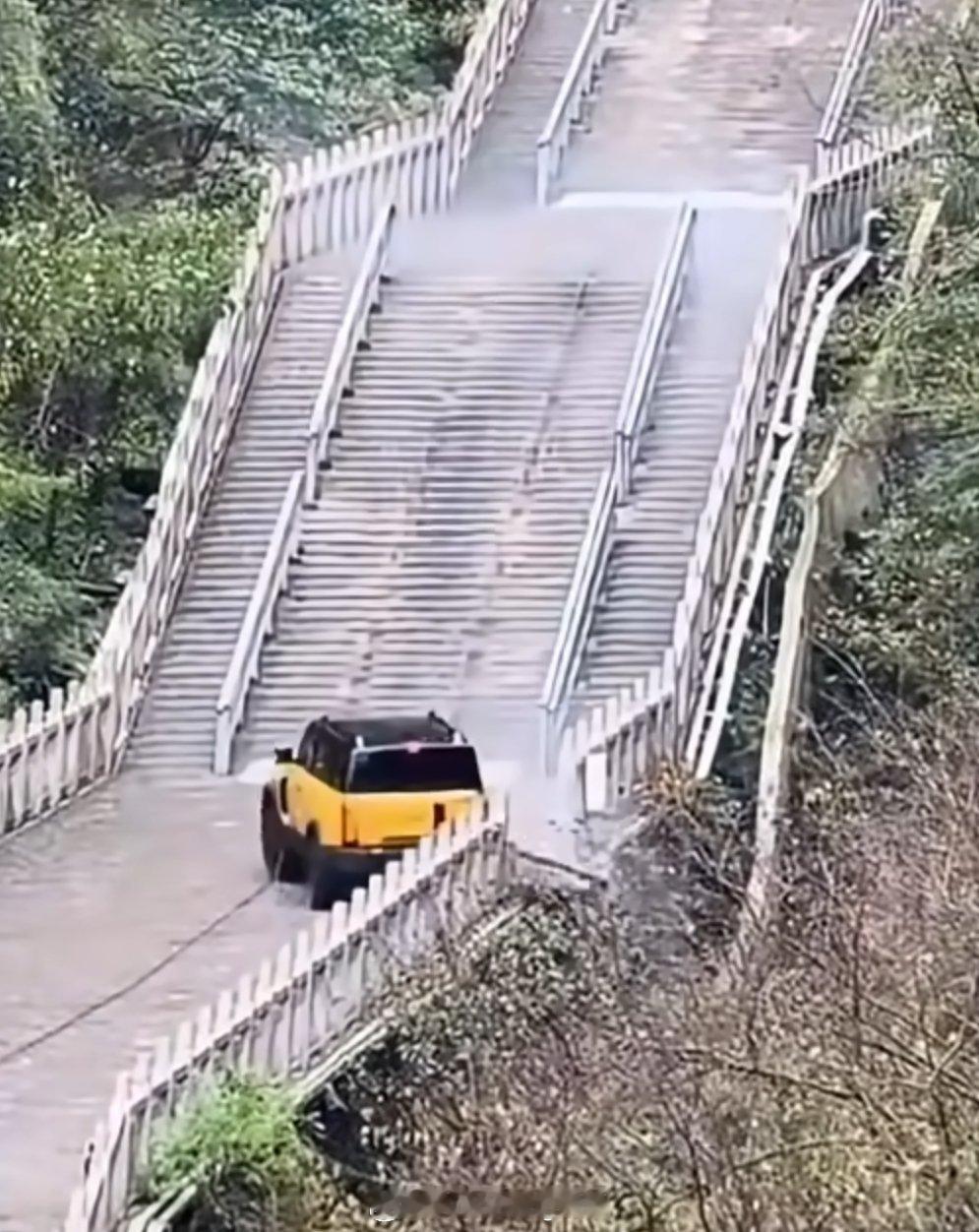 开始都猜测是性能问题(动力，过热，轮胎，四驱)，或是湿地打滑，奇瑞发布公告称是测