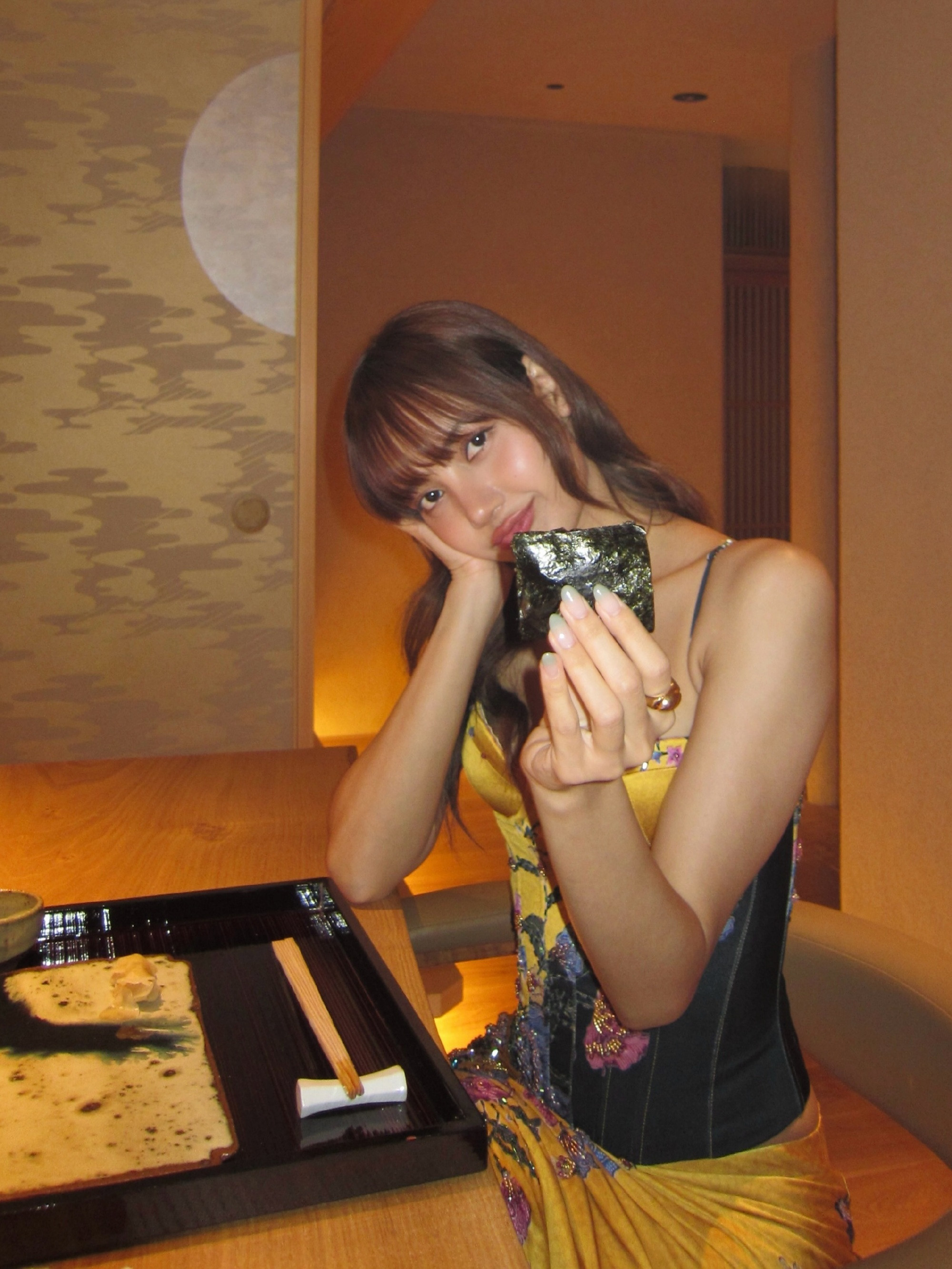 我姐姐喂我然后害羞lisa​​​